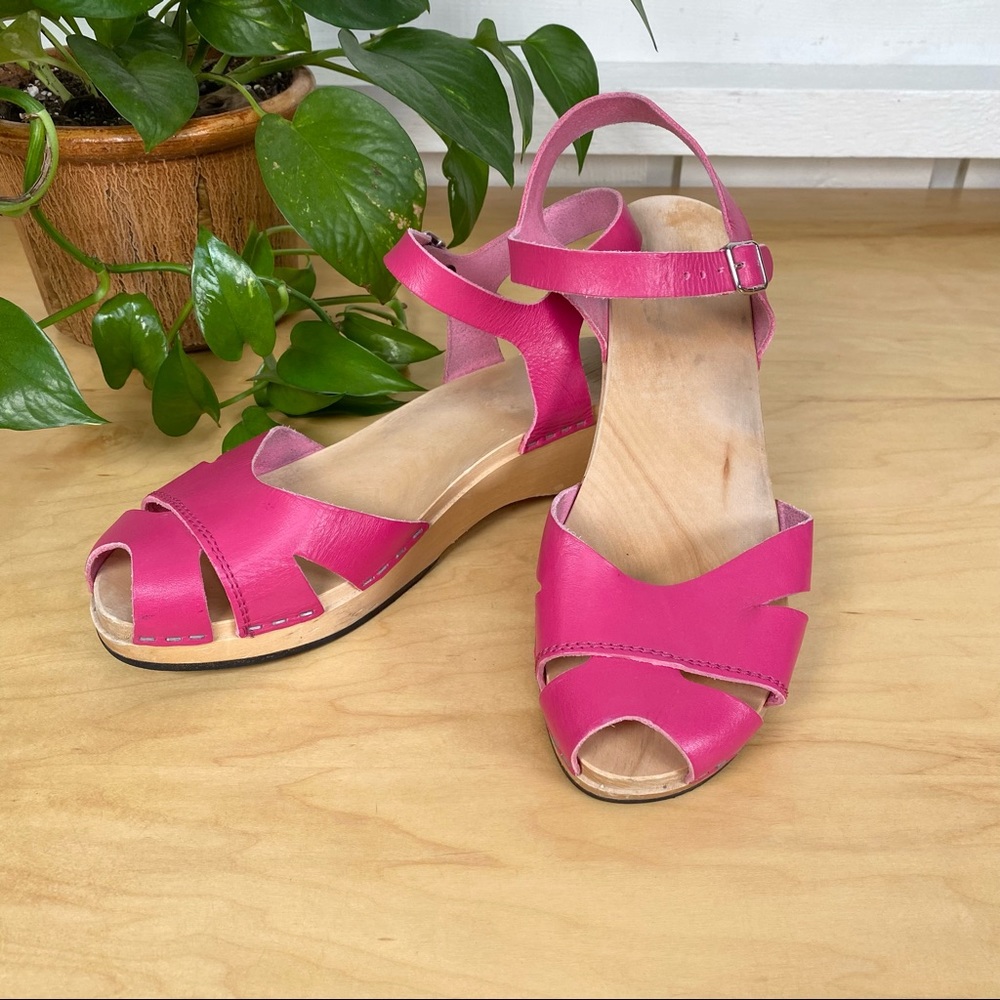 SWEDISH HASBEENS Suzanne Hot Pink Sandals